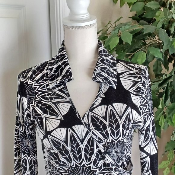 EUC Soft Surroundings Wrap/Surplice Black & White Print Top Size Small - Picture 2 of 6
